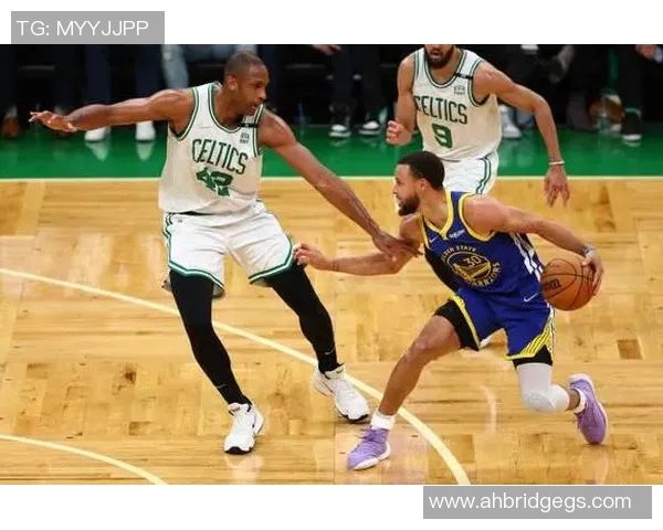 勇士与爵士G4激战正酣谁能在季后赛中逆袭晋级决赛